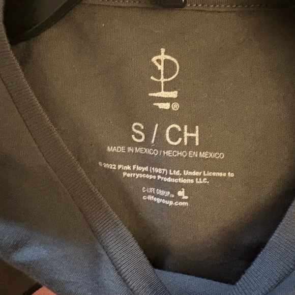 Pink Floyd Graphic T-Shirt
New- unisex cotton 
Unique design 
Rare find - Picture 6 of 6